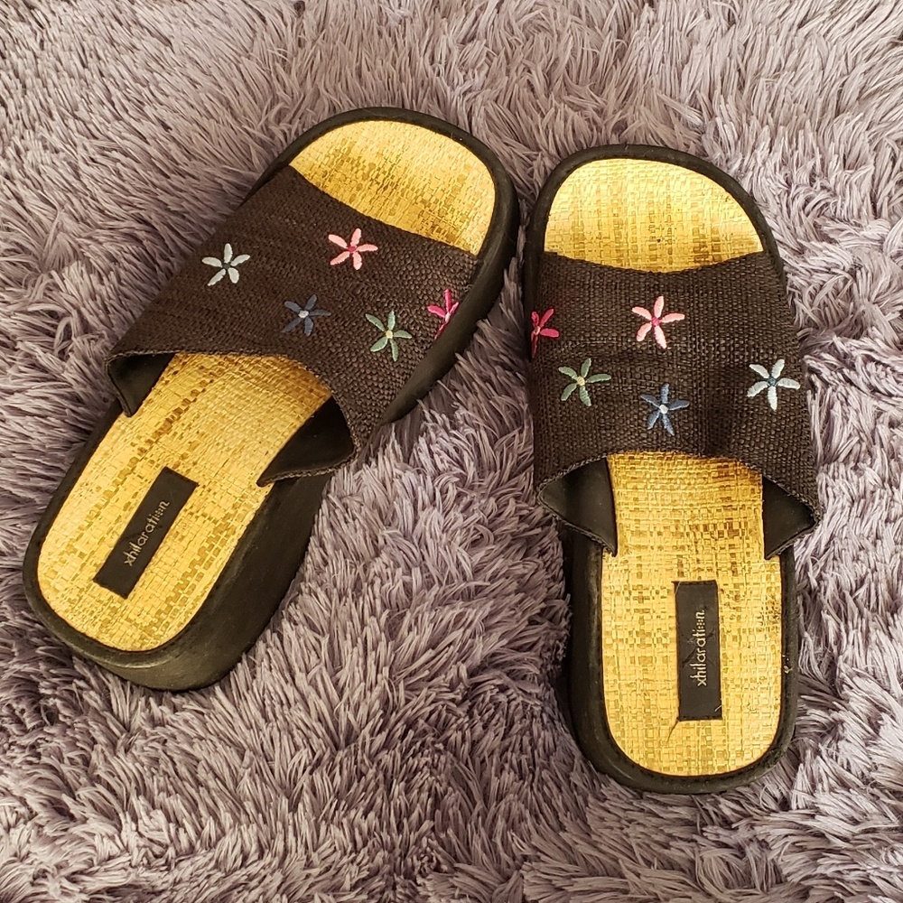 XHILARATION Vintage 2000s Platform Sandals
